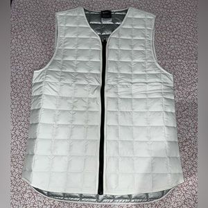Women’s Nike White Puff sleeveless vest Adult Small